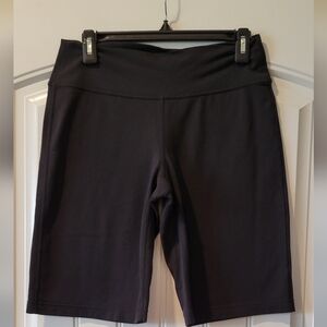 black workout shorts has back pockets m